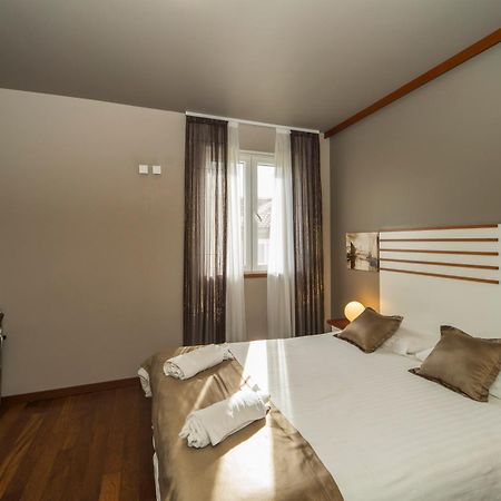 Luxury Rooms And Apartment Silente Bacvice สปลิท ภายนอก รูปภาพ