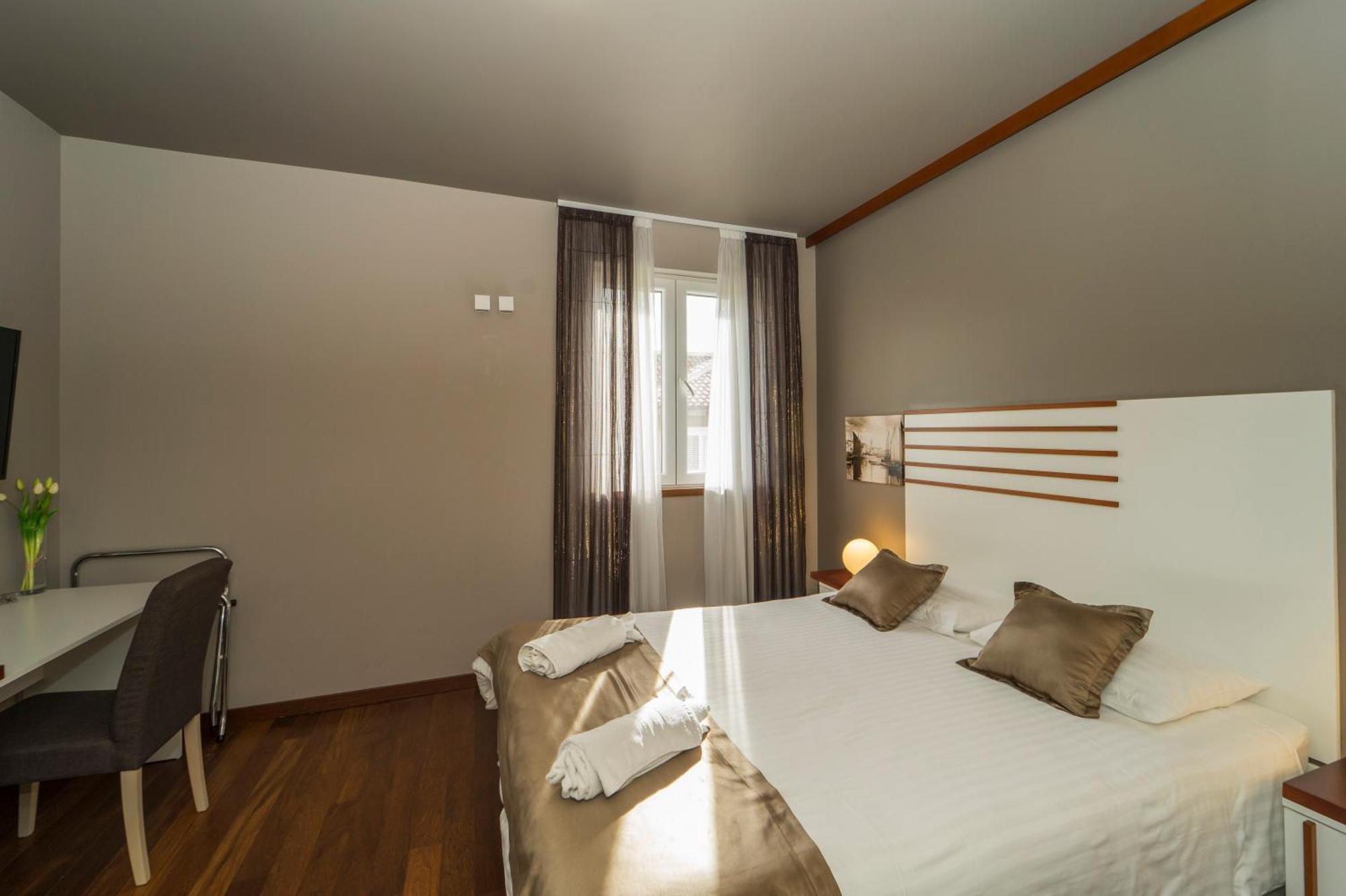 Luxury Rooms And Apartment Silente Bacvice สปลิท ภายนอก รูปภาพ