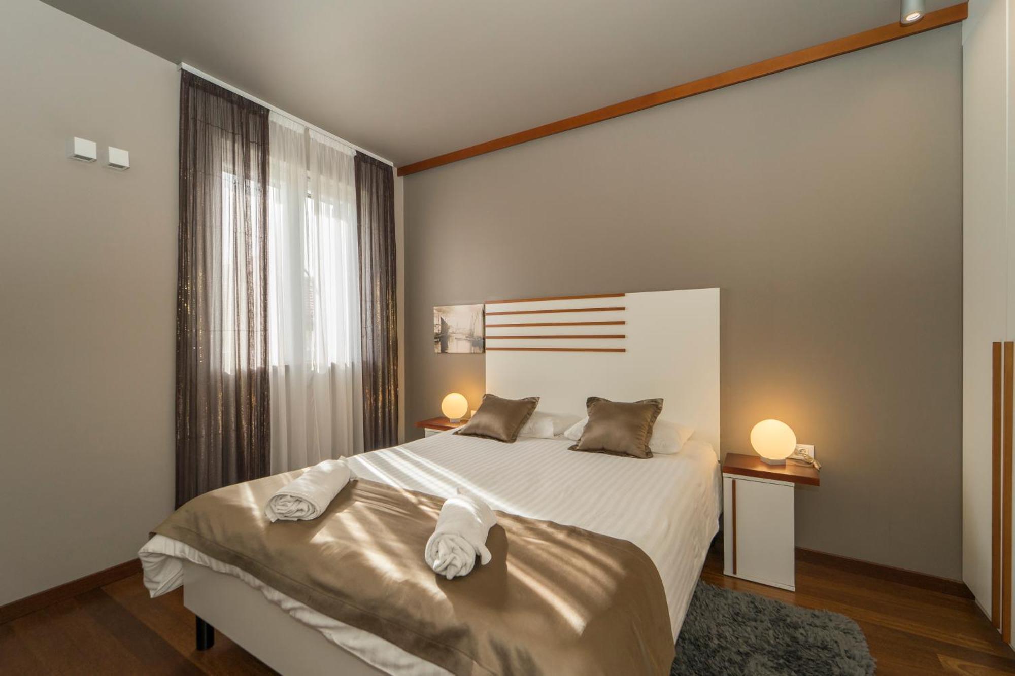 Luxury Rooms And Apartment Silente Bacvice สปลิท ภายนอก รูปภาพ