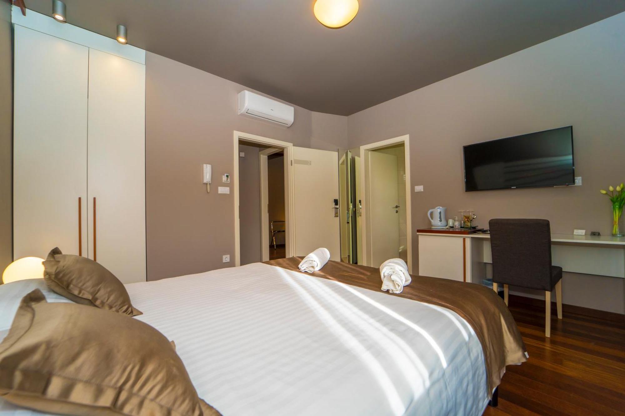 Luxury Rooms And Apartment Silente Bacvice สปลิท ภายนอก รูปภาพ