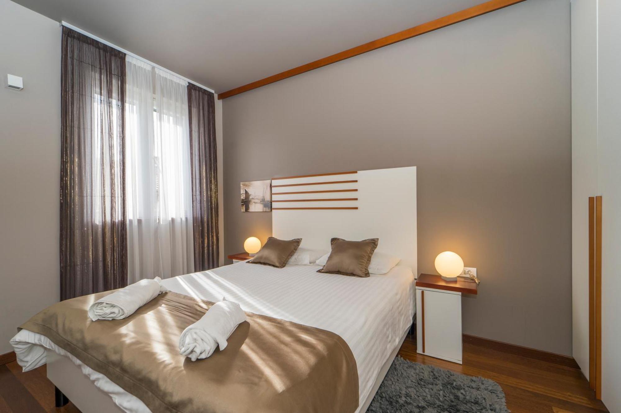Luxury Rooms And Apartment Silente Bacvice สปลิท ภายนอก รูปภาพ