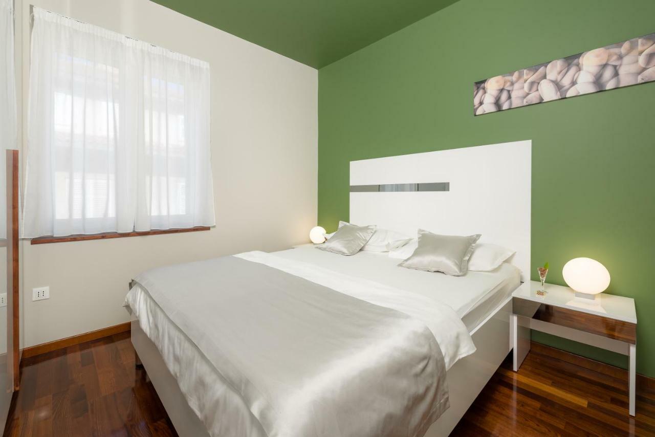 Luxury Rooms And Apartment Silente Bacvice สปลิท ภายนอก รูปภาพ
