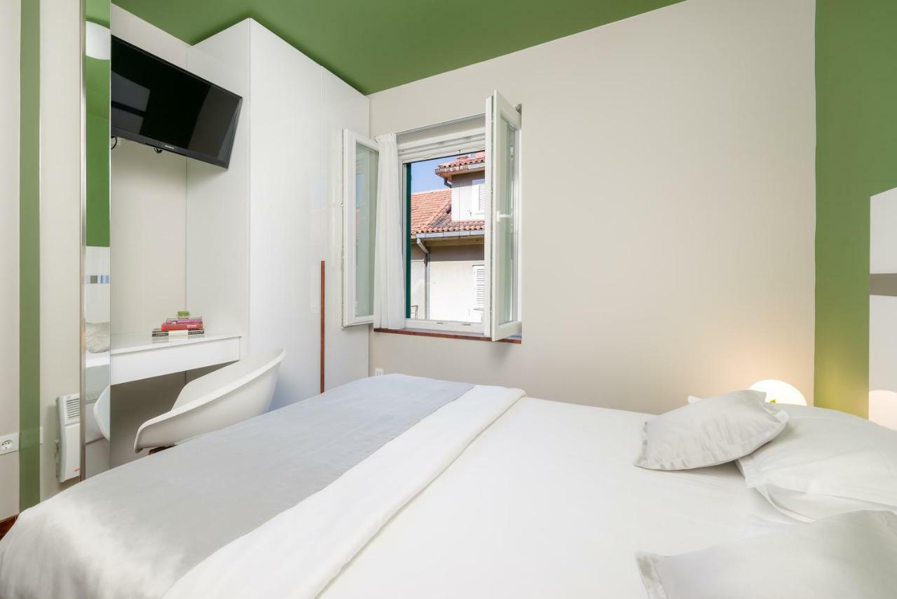 Luxury Rooms And Apartment Silente Bacvice สปลิท ภายนอก รูปภาพ